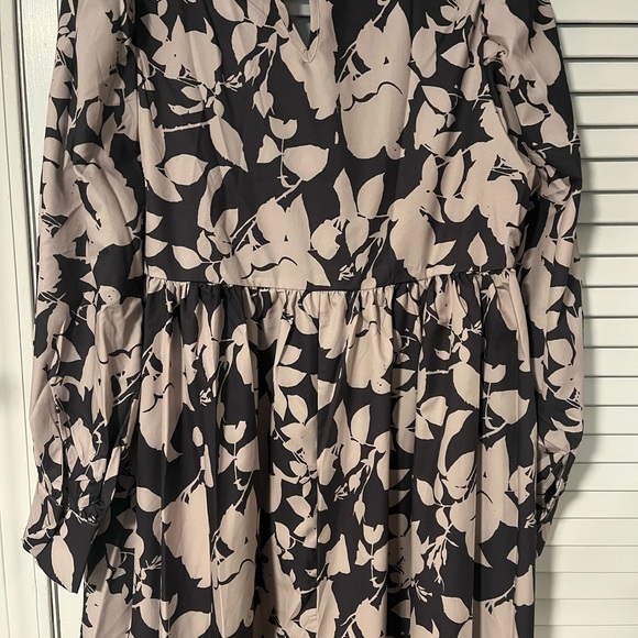 Black and Cream Floral Dress - Picture 2 of 3